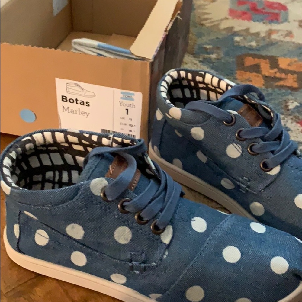 Toms Boys high top sneakers.